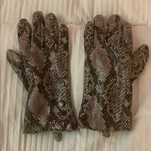 Python Printed Gloves
